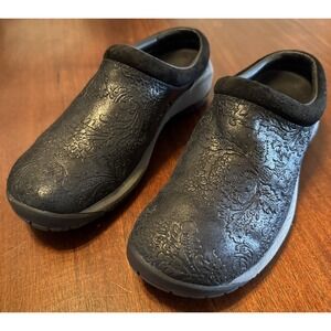 Merrell Encore Ice Q2 Black Embossed Leather Slip On Clogs Womens 9.5 Comfort